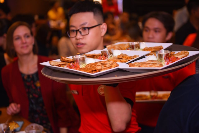 chilis-grill-bar-khai-truong-tai-viet-nam-2